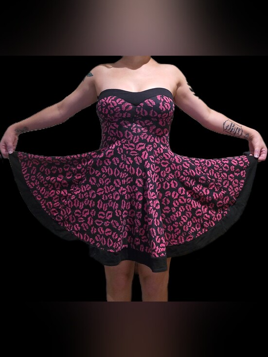 Hot Topic Dresses & Skirts - Strapless Pink & Black Lipstick Kiss Print Fit-and-Flare Sweetheart Dress